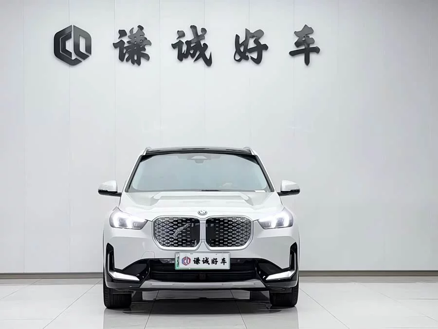 BMW iX1