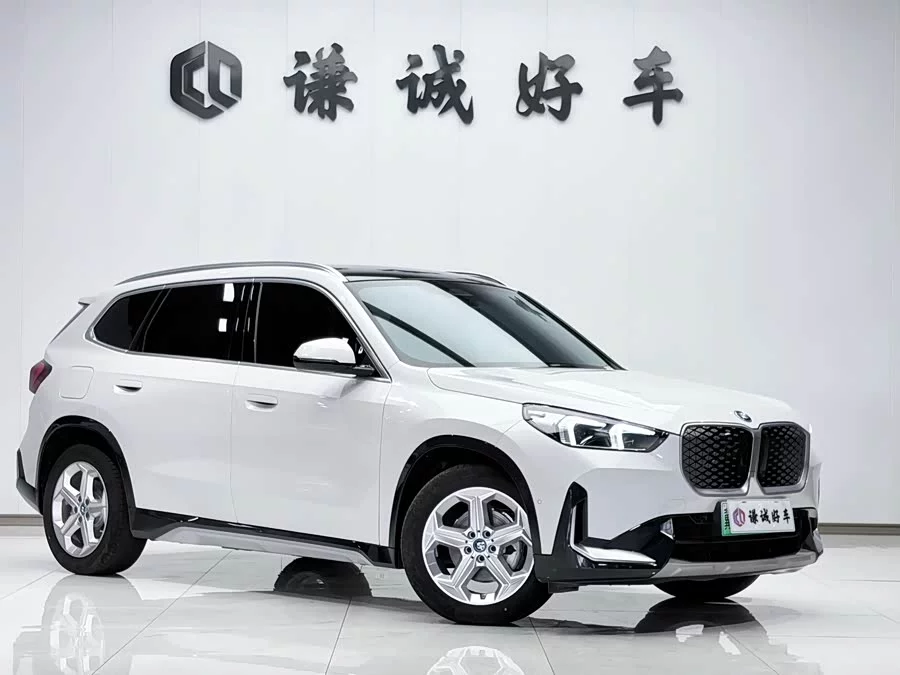 BMW iX1