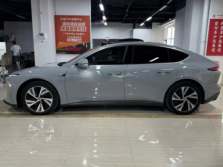 NIO ET5