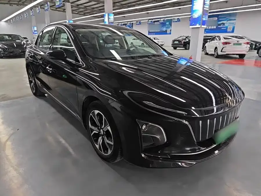 Hongqi E-QM5