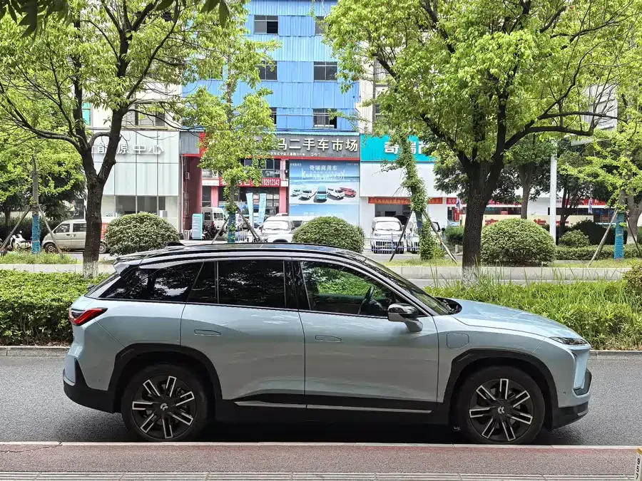 NIO ES6