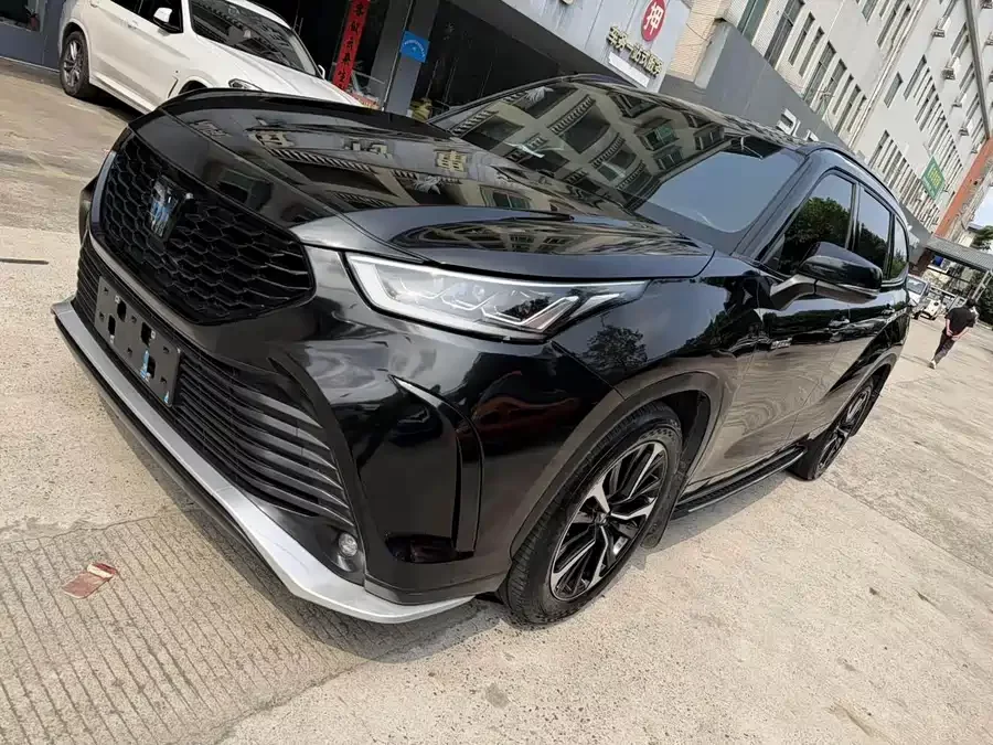 Toyota Crown Land