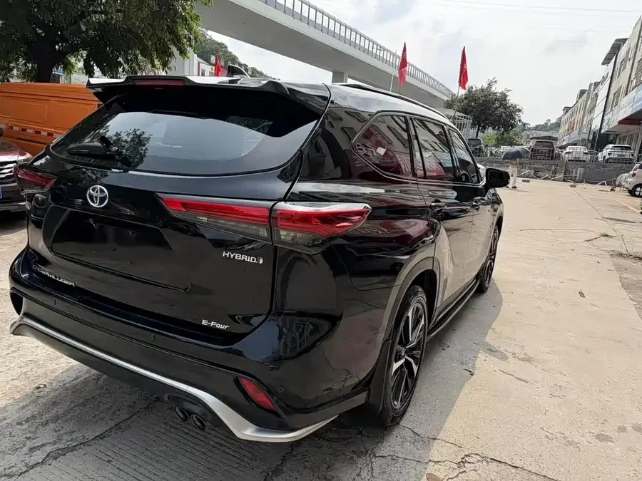 Toyota Crown Land
