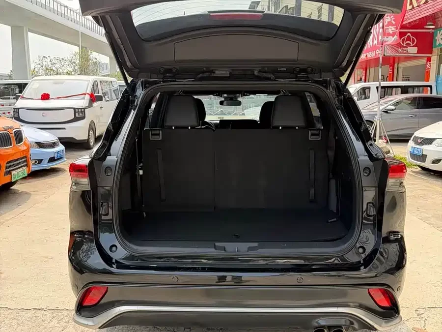 Toyota Crown Land