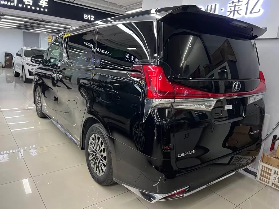 Lexus LM