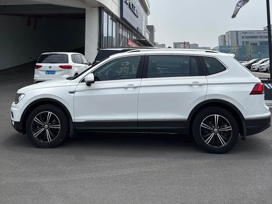 Volkswagen Tiguan L