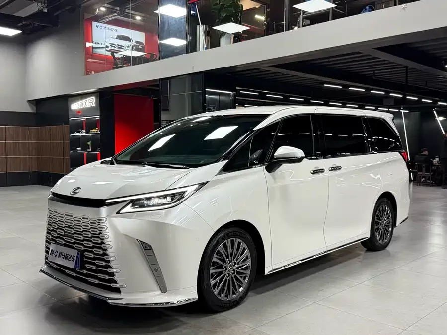 Lexus LM