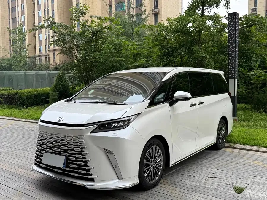 Lexus LM