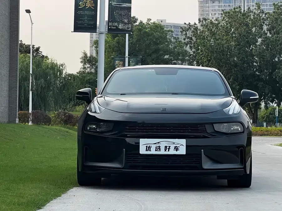 Lynk & Co 03