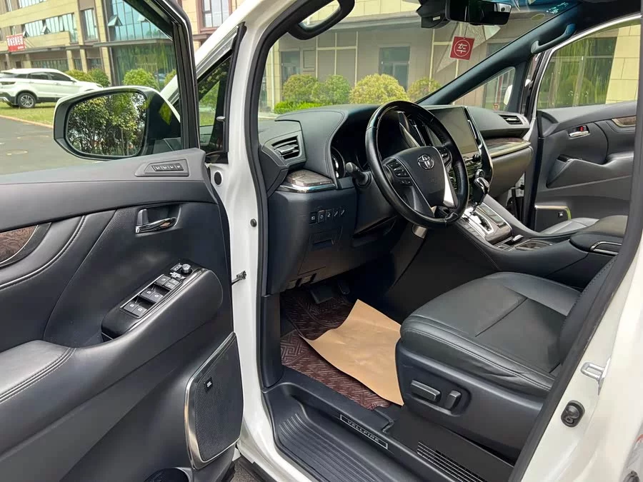 Toyota Crown Vellfire