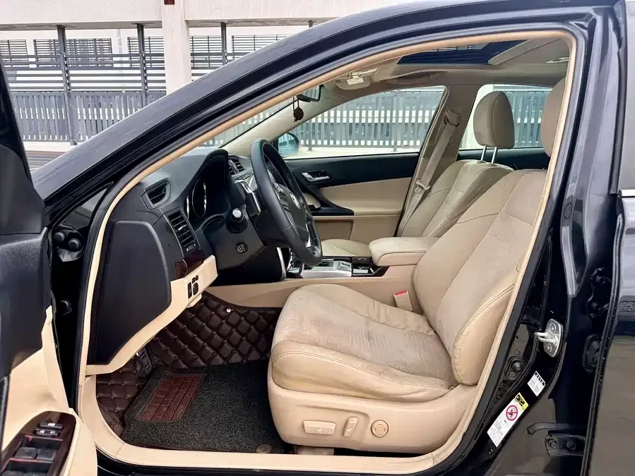 Toyota Reiz