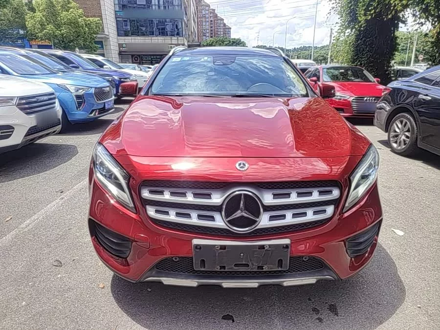 Mercedes Benz GLA