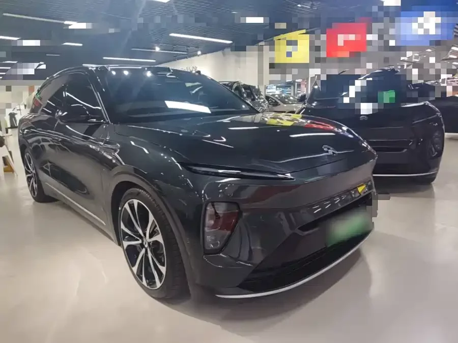 NIO ES8