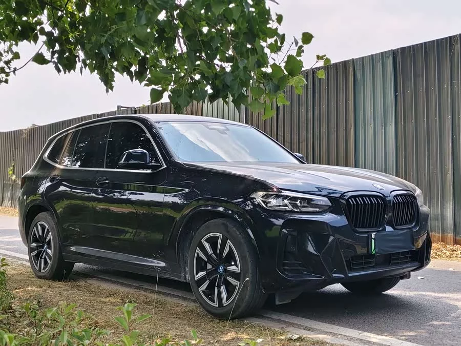 BMW iX3