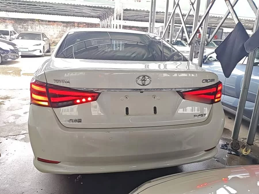 Toyota crown