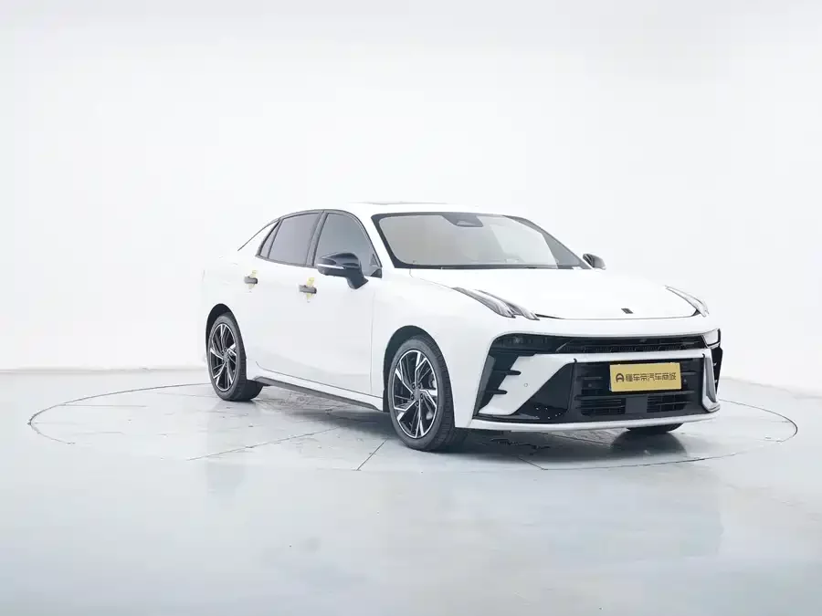 Lynk & Co 03