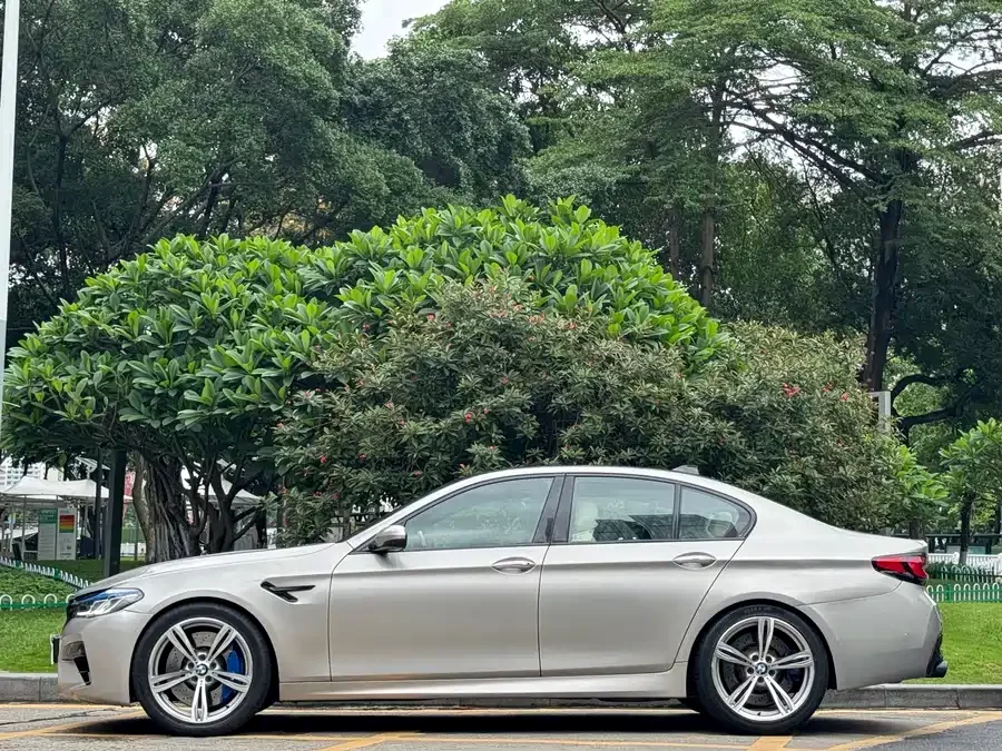 BMW M5