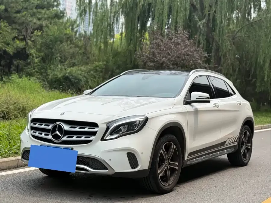 Mercedes Benz GLA