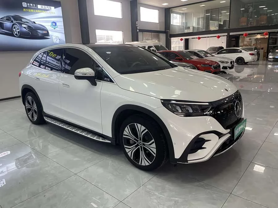Mercedes Benz EQE SUV