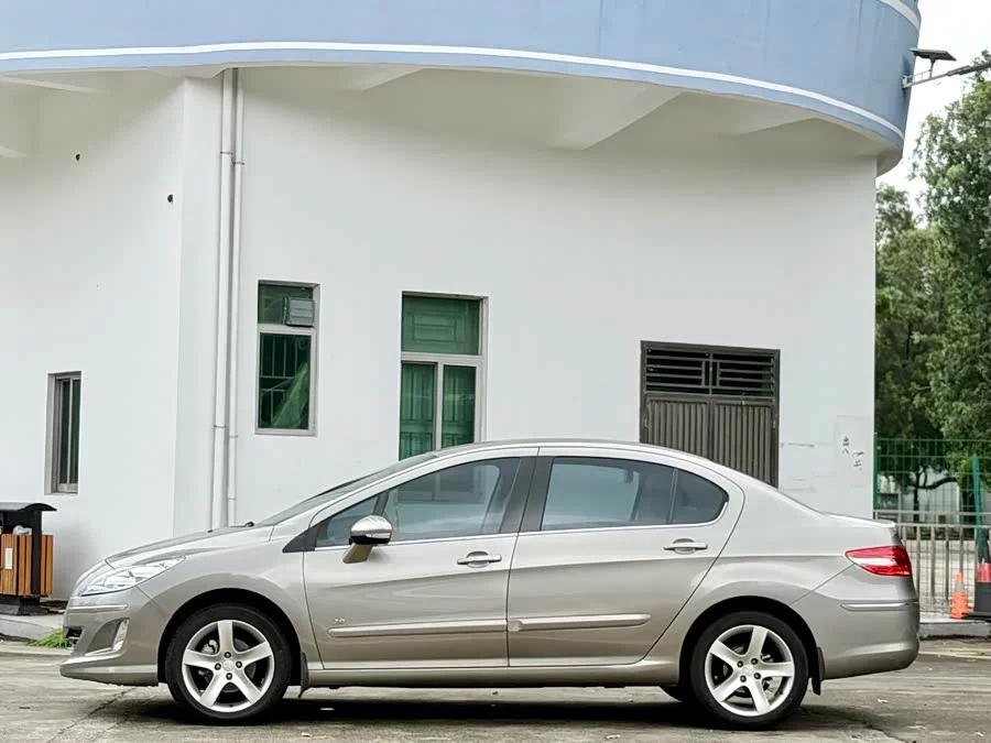 Peugeot 408