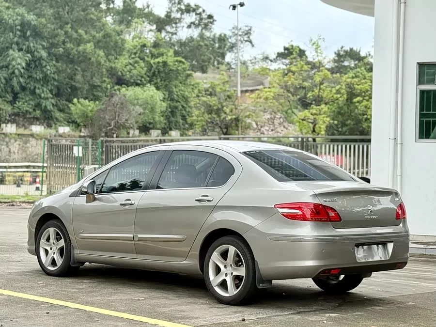 Peugeot 408