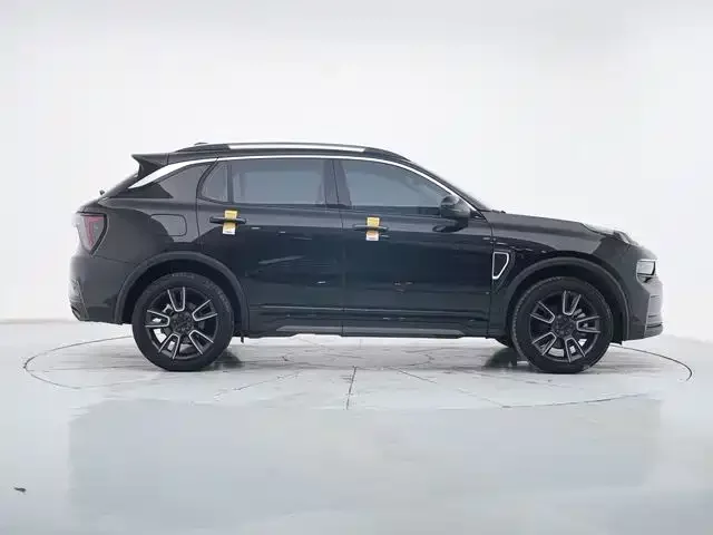Lynk & Co 01