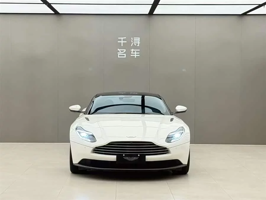 Aston Martin DB11