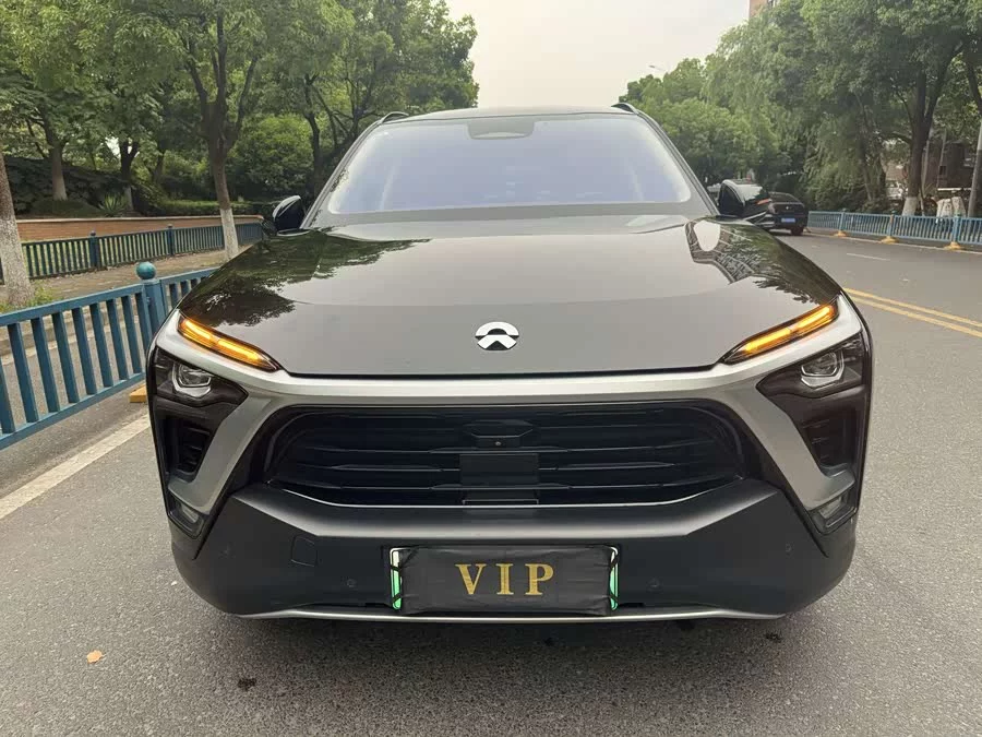 NIO ES8