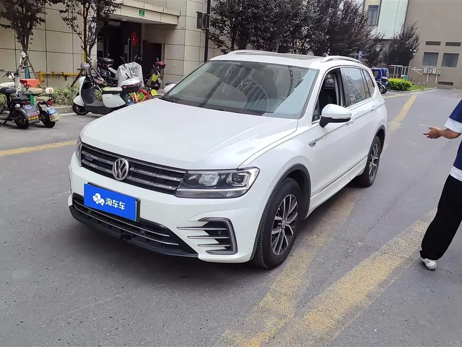 Volkswagen Tiguan L plug-in hybrid