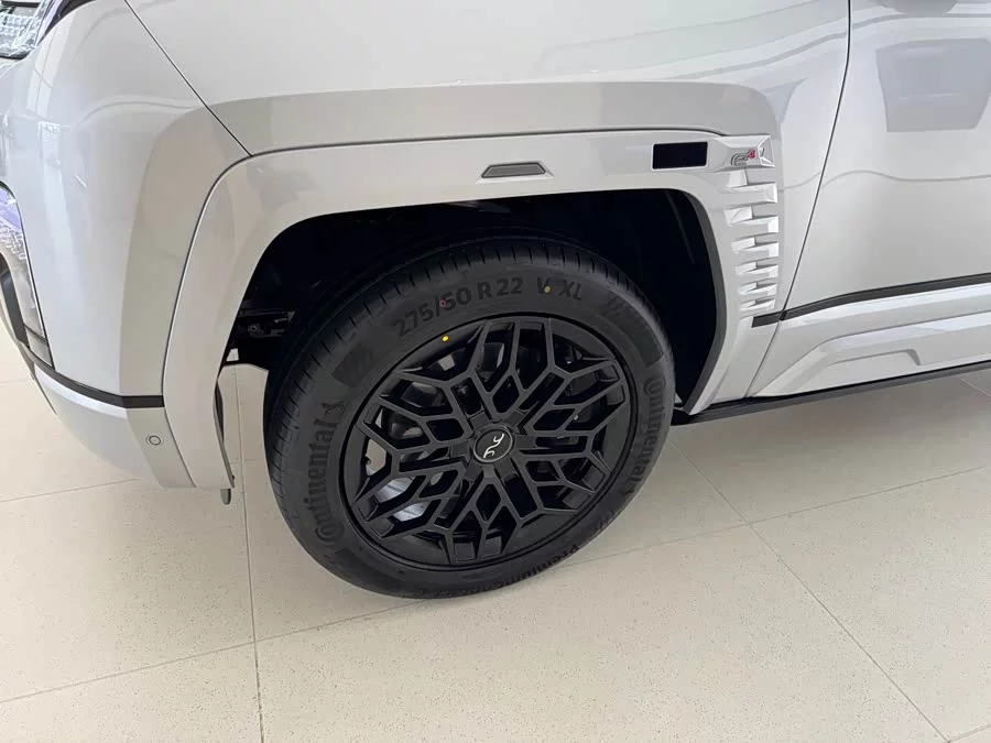 BYD U8
