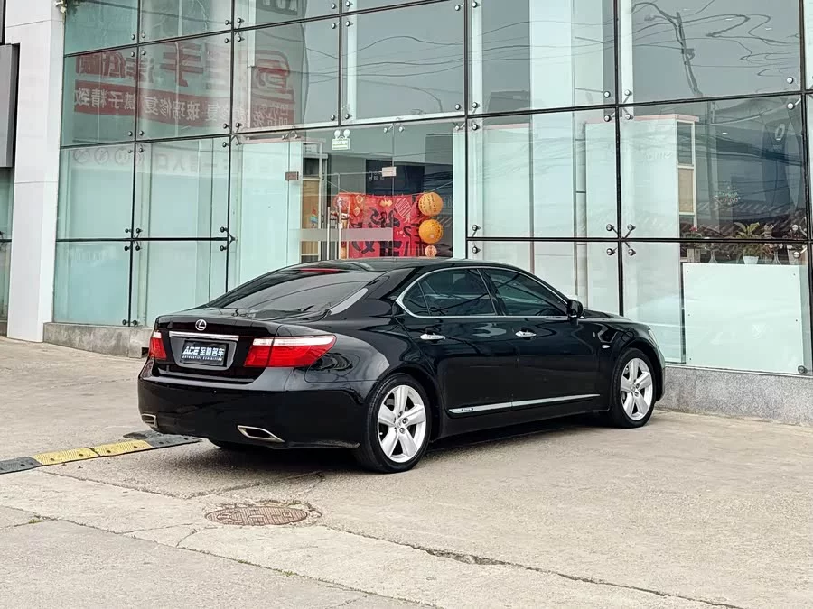 Lexus LS