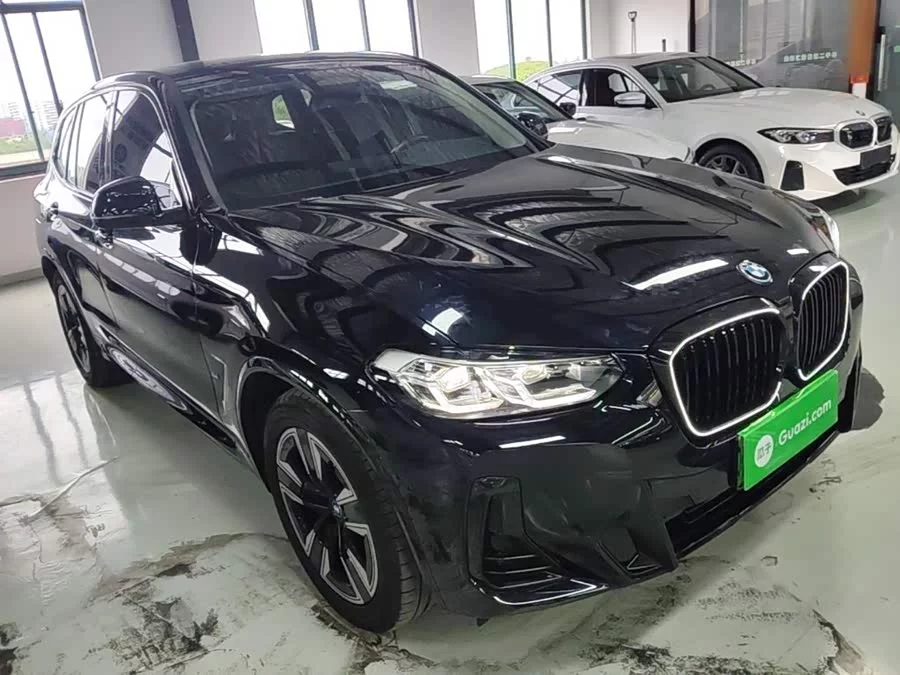 BMW iX3