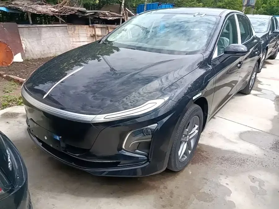 Hongqi E-QM5