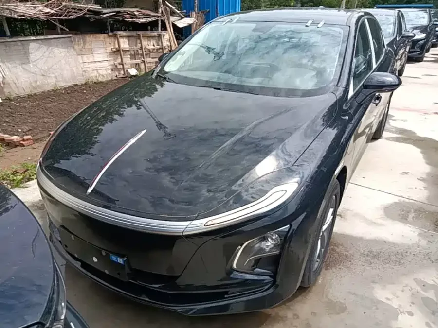 Hongqi E-QM5