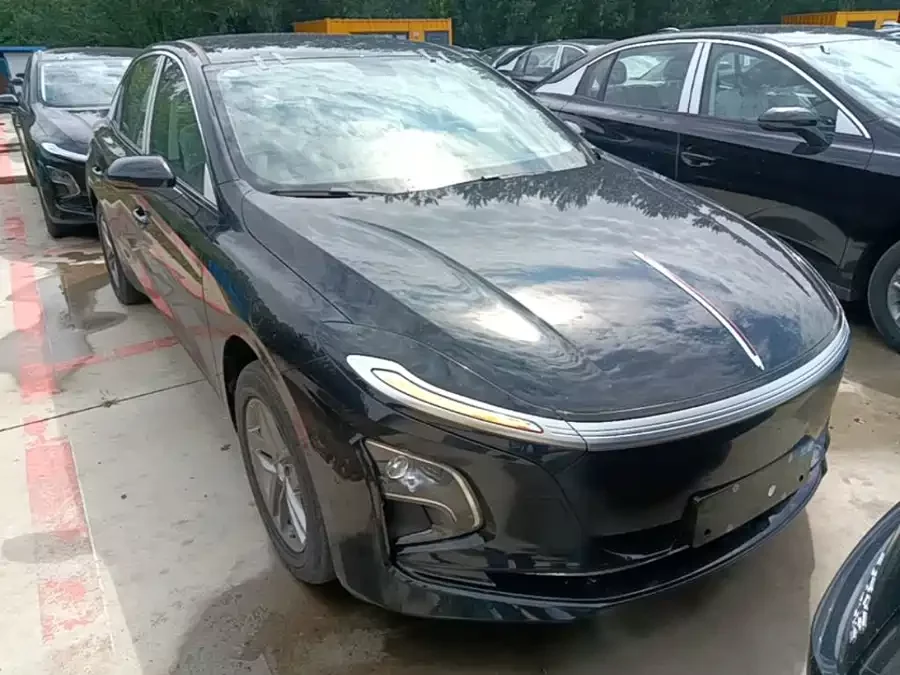Hongqi E-QM5