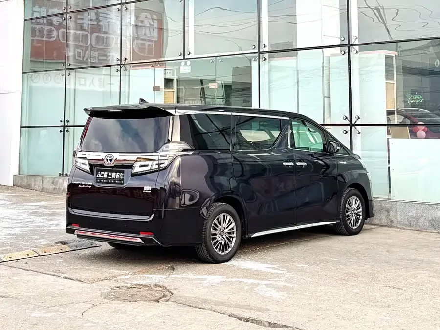 Toyota Crown Vellfire