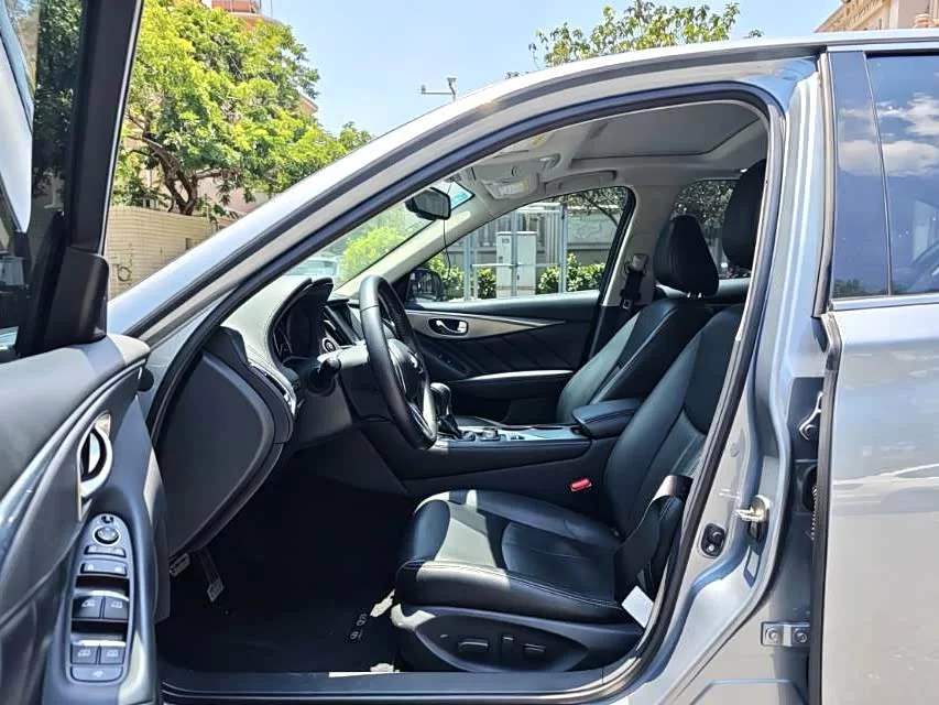 Infiniti Q50L