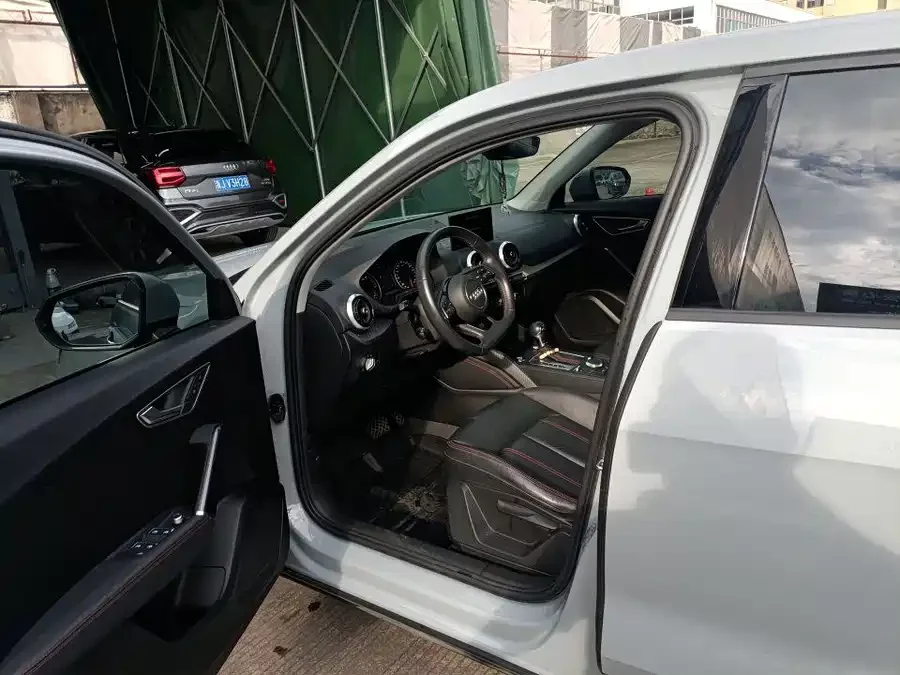 Audi Q2L