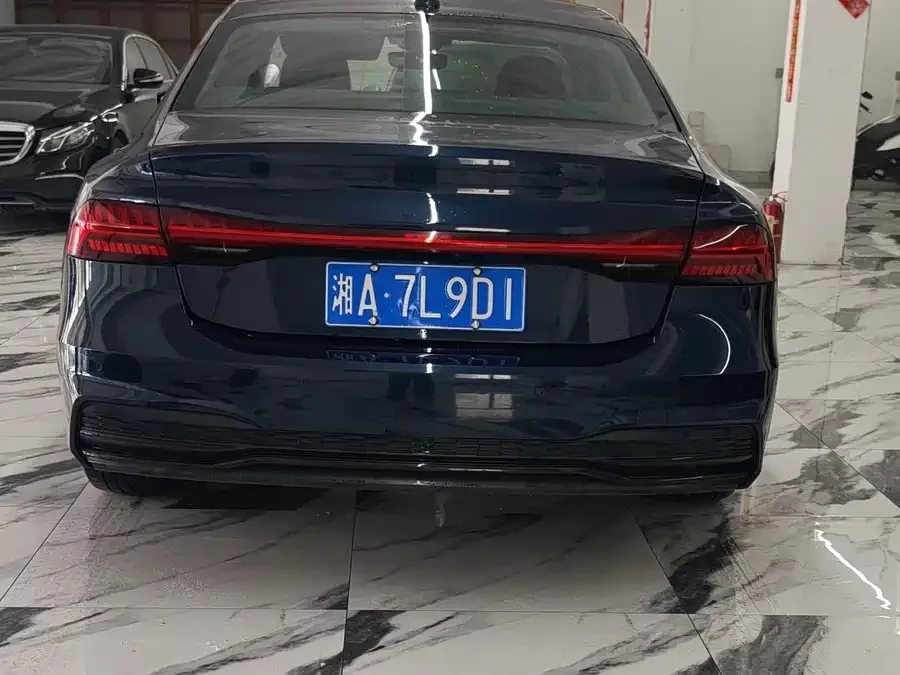 Audi A7L