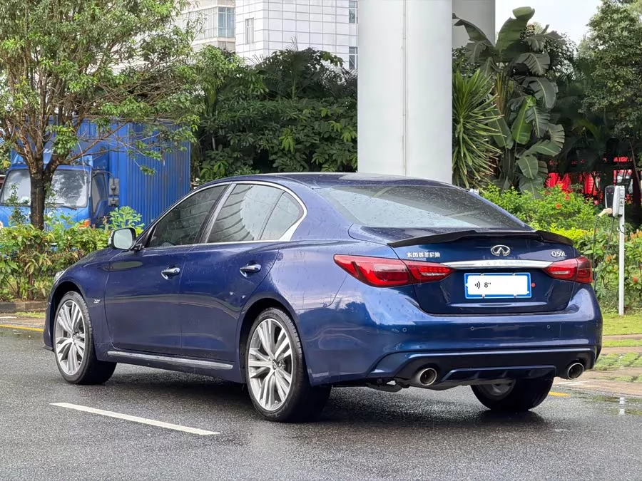 Infiniti Q50L