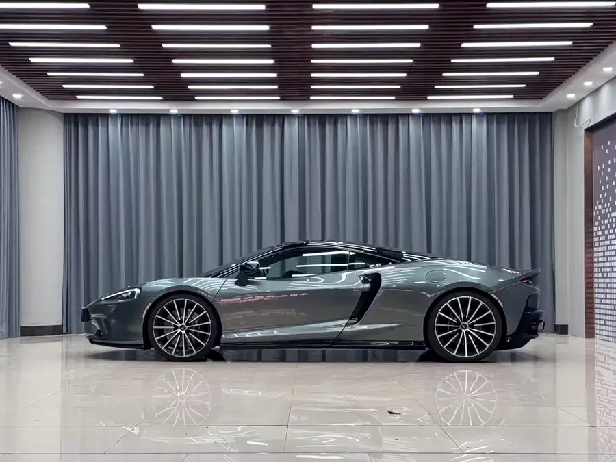 McLaren GT