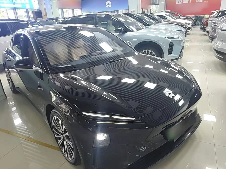 NIO ET5