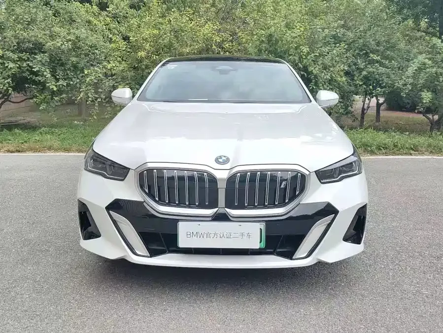 BMW i5