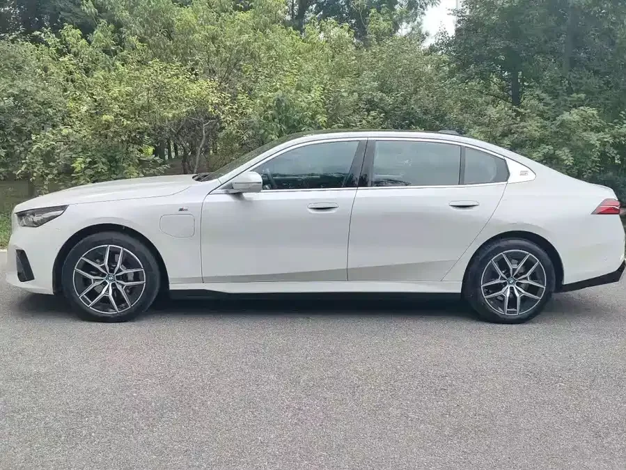 BMW i5