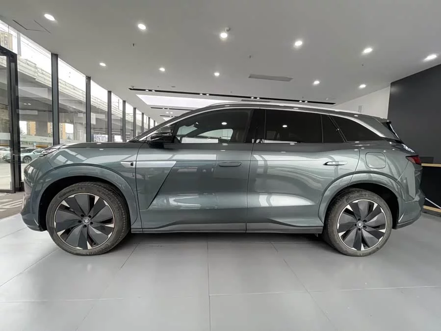 BYD Tang L