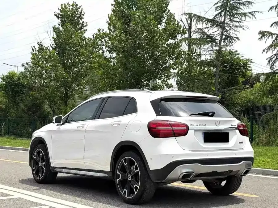 Mercedes Benz GLA