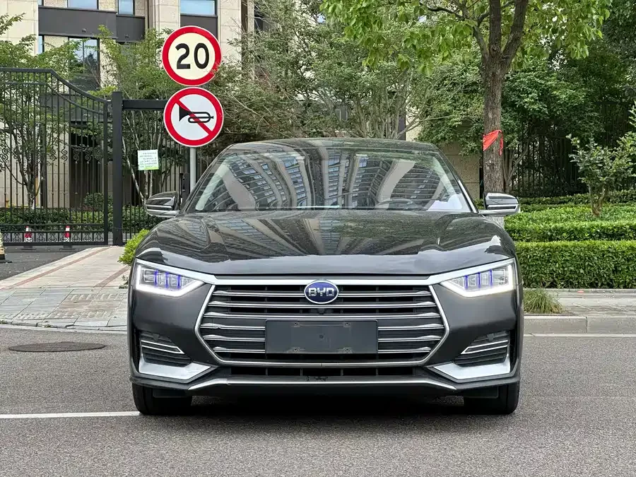 BYD e9