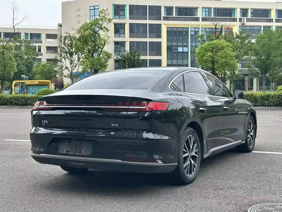 BYD e9