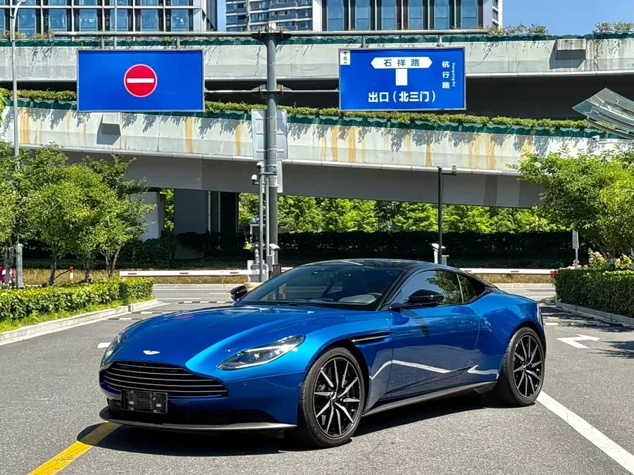 Aston Martin DB11