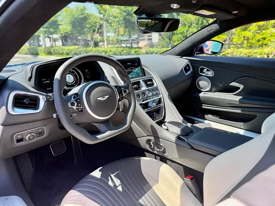 Aston Martin DB11